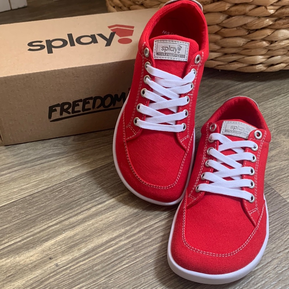 Splay Freestyle Shoes in Cherry size 3Y / 5W - Brand New
